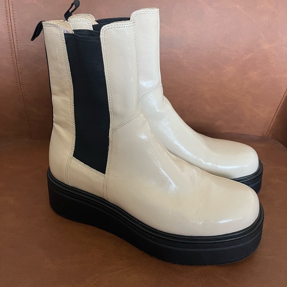 SOLD - Vagabond Tara Platform Chelesa Boots (size 9) - Picture 3 of 11